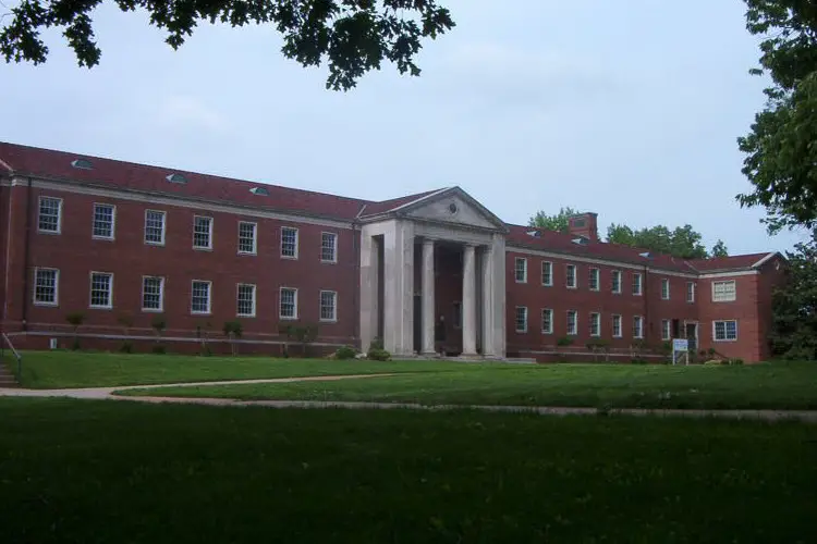 University of Tennessee at Martin campus — Hall-Moody Administration Building, UT Martin . Camera is looking northeast.